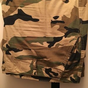 Ecko big and tall camo shorts with camo belt.